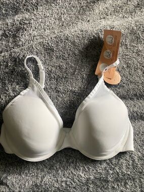 Wonderbra White T-Shirt Bra - Smooth Lightly Padded Cups